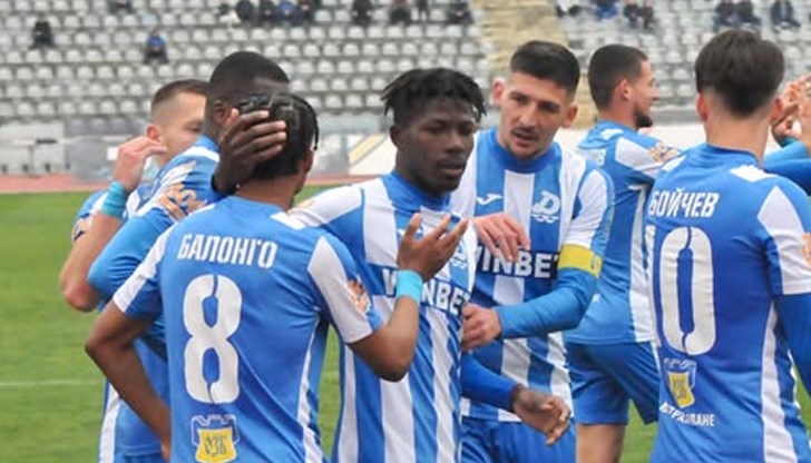 Русенските "дракони" размазаха пловдивчани с 4:0 в мач от Втора лига Русенските "дракони" размазаха пловдивчани с 4:0 в мач от Втора лига