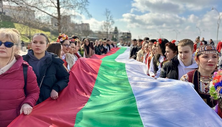 Русе отбеляза 3 март с тържествена церемония и шествие с 900-метров трибагреник