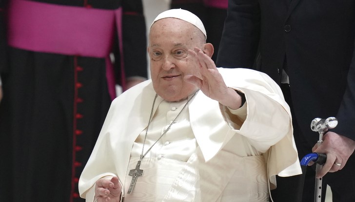 Днес по обяд Светият отец ще се появи на прозореца на болничната си стая Днес по обяд Светият отец ще се появи на прозореца на болничната си стая