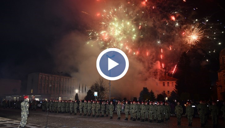 Тържествена заря-проверка и почит към героите белязаха честването