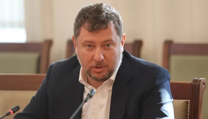 Директорът на "Информационно обслужване": Видеозаписите показват бюлетини, протоколите - нули