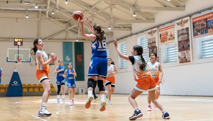 Момчетата до 14 години спечелиха две категорични победи във Варна Момчетата до 14 години спечелиха две категорични победи във Варна