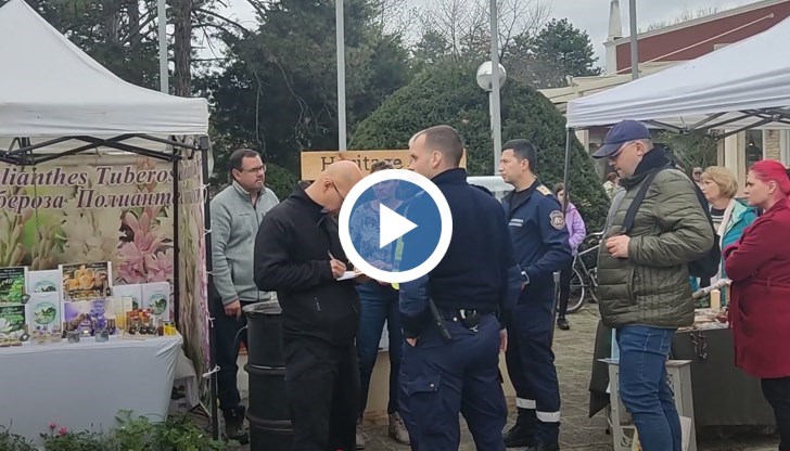 Пламъкът е лумнал внезапно на щанд за храни пред Дома на културата