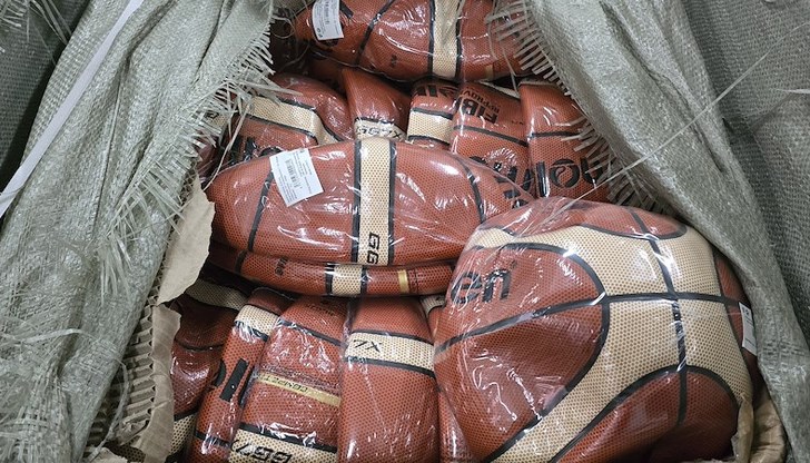 279 спортни артикула с логото на световноизвестни марки са задържани при проверка на камион с полска регистрация