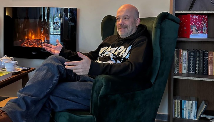 Поучително е, допълни писателят