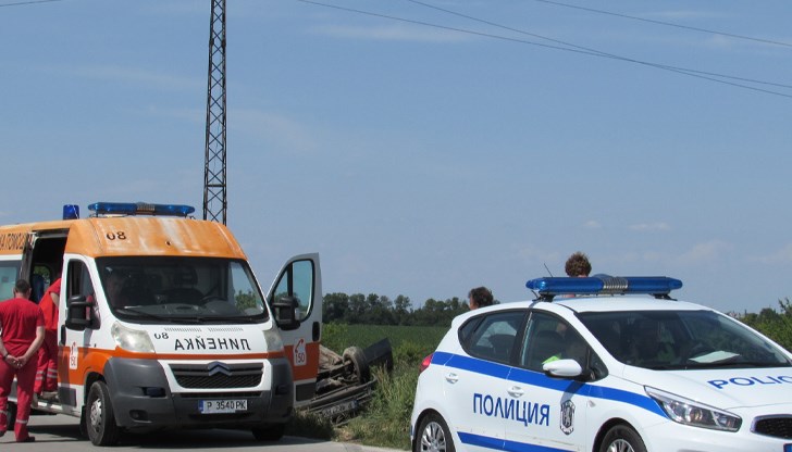 Четирима са в болница след сблъсъка на два автомобила