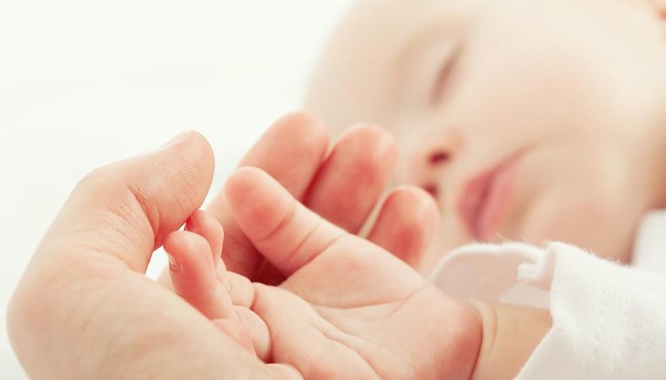 Страната ни отбелязва рекордно ниво на плодовитост от 1990 г. насам на фона на най-големия спад в раждаемостта на европейско ниво