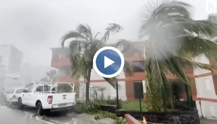 Бурята донесе ветрове от над 150 км/ч, а стотици хиляди домакинства останаха без ток и вода