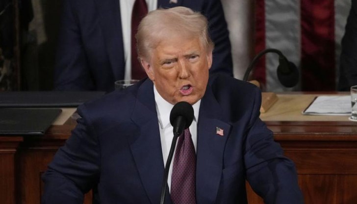 Американският президент заплаши с извънредно положение и по-високи мита за автомобилите Американският президент заплаши с извънредно положение и по-високи мита за автомобилите