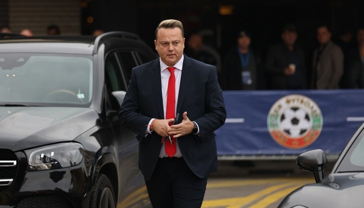 Бивш сътрудник на Бербатов в центъра на скандал за манипулиране на футболисти Бивш сътрудник на Бербатов в центъра на скандал за манипулиране на футболисти