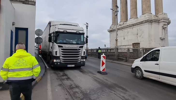 Движението по Дунав мост ще бъде ограничено в края на месеца Движението по Дунав мост ще бъде ограничено в края на месеца