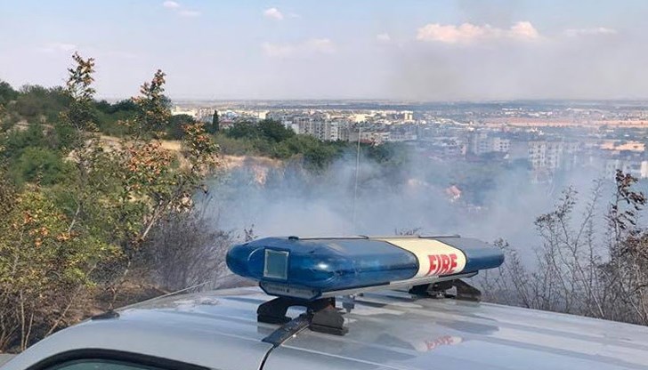 Задимяване на три етажа в "Дружба 3" вдигна на крак пожарникарите