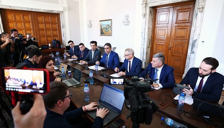 ГЕРБ не може да защити скандалния проектобюджет