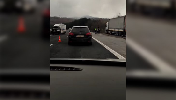 Движението в района на инцидента в затруднено