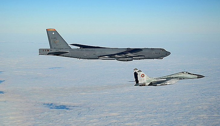 Авиобаза "Граф Игнатиево" участва в мисия на НАТО с американски бомбардировачи