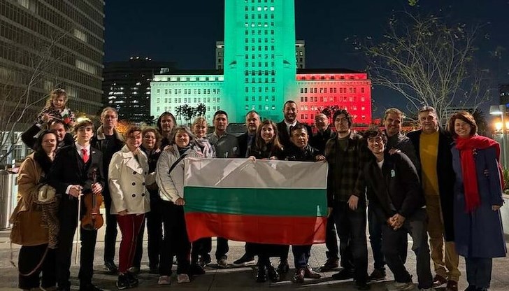 Пет емблематични сгради в четири американски щата бяха осветени за националния празник