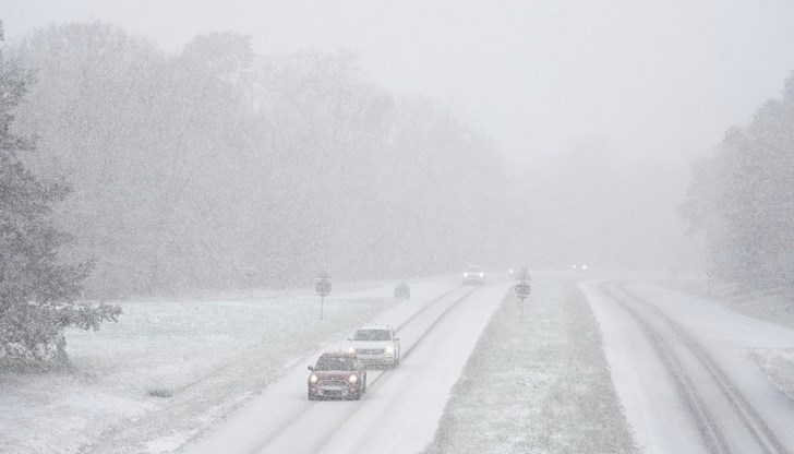 Полицията предупреждава за опасни условия по пътищата в цялата страна