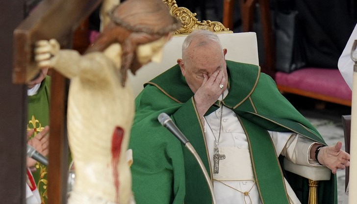 Респираторната криза на светия отец компрометира постигнатото до момента възстановяване