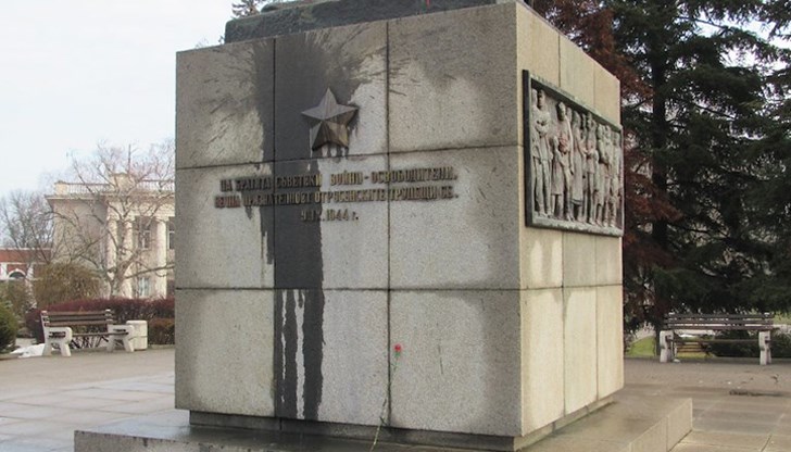 Инцидентът е регистриран в нощта срещу 3 март, открити са парчета стъкло