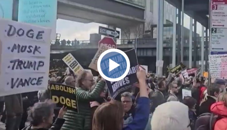 Девет души са задържани при протест срещу Илън Мъск в Ню Йорк