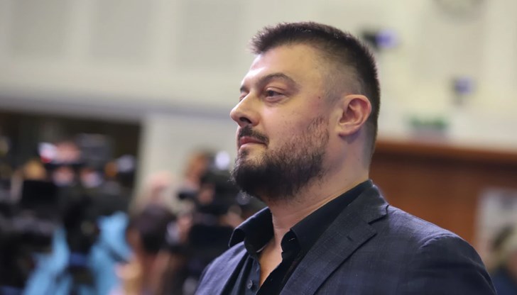 Пеевски яхна Прокуратурата, КПКОНПИ, ДАНС и МВР като магаре и върху магарето яхна държавата Пеевски яхна Прокуратурата, КПКОНПИ, ДАНС и МВР като магаре и върху магарето яхна държавата