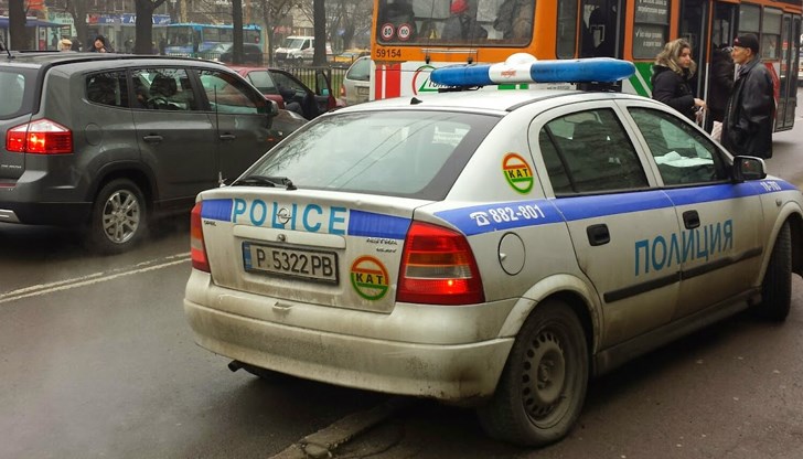 Възрастна жена пострада при инцидент с два автомобила на пешеходна пътека Възрастна жена пострада при инцидент с два автомобила на пешеходна пътека