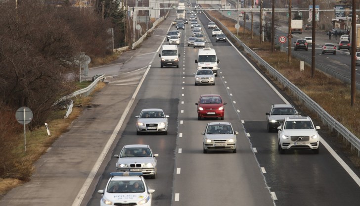 За тези дерегистрирани автомобили се дължат данъци, обясни Божидар Божанов