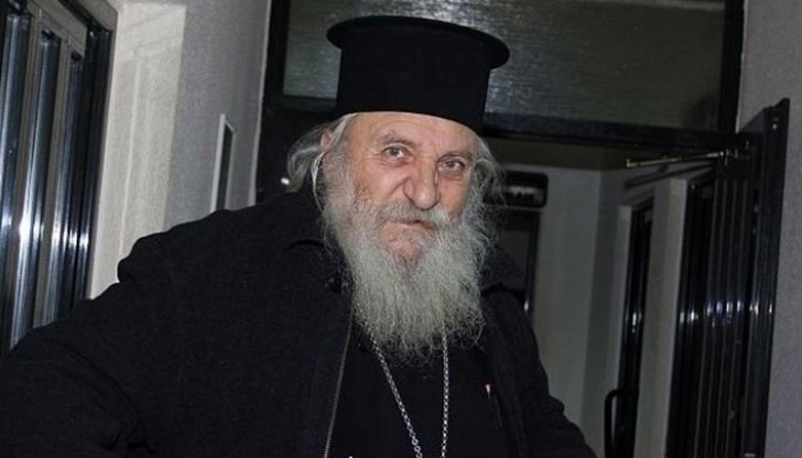 "Без помощ не мога да стигна никъде", споделя духовникът