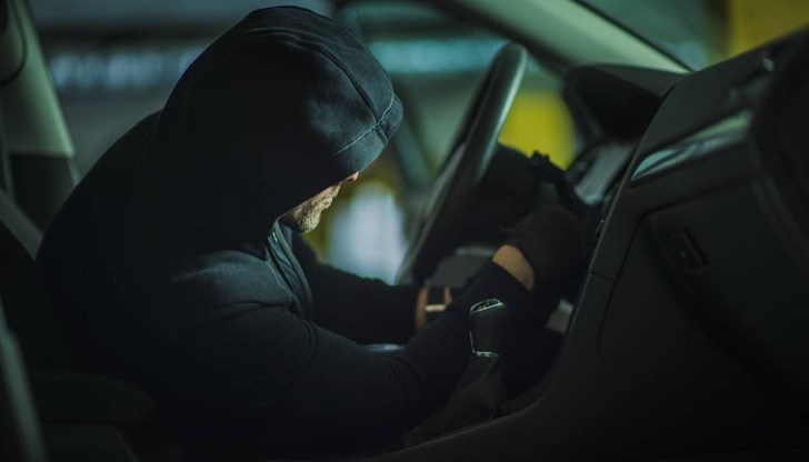 Автомобилът е бил оставен с ключовете в гараж Автомобилът е бил оставен с ключовете в гараж