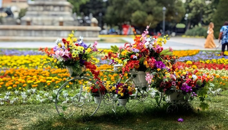 Топлото време продължава, но през новата седмицата ни очакват валежи