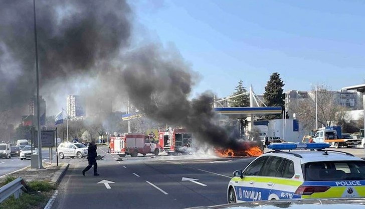Опасна катастрофа до бензиностанция в района на квартал "Сарафово" Опасна катастрофа до бензиностанция в района на квартал "Сарафово"