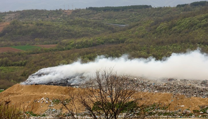 Огънят обхвана клетка от системата за управление на отпадъците за шест общини