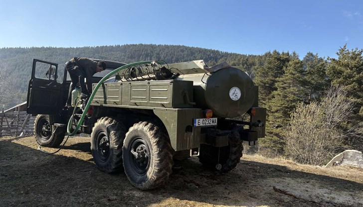 70-80 декара борова гора са засегнати при пожара, спасени са две вили и един обор