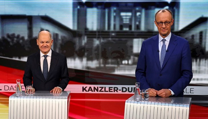 Очертава се нова голяма коалиция, която ще заобиколи крайнодясната "Алтернатива за Германия" Очертава се нова голяма коалиция, която ще заобиколи крайнодясната "Алтернатива за Германия"