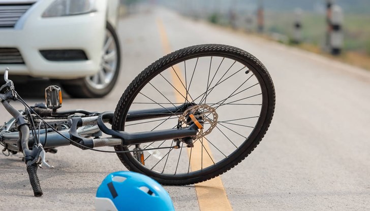 Пенсионер се блъсна в паркиран товарен автомобил, пробата му за алкохол е отрицателна