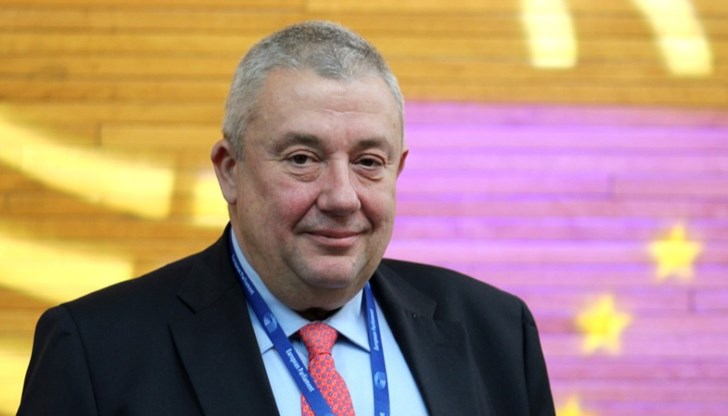 Евродепутатът от ГЕРБ-СДС твърди, че европейските лидери трябва да изградят собствена концепция за сигурност