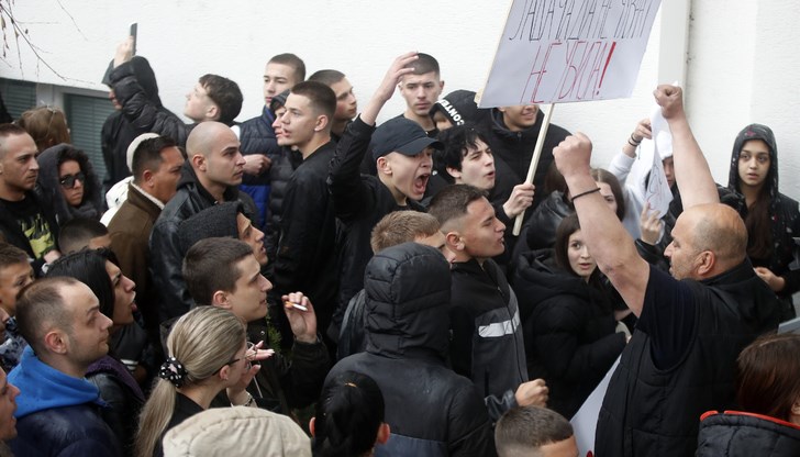 Полицаите са заподозрени за издаване на незаконни разрешителни на дискотека "Пулс"