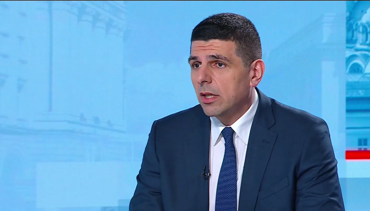 Никой от нас не е пил уиски с Пеевски. Съвестта