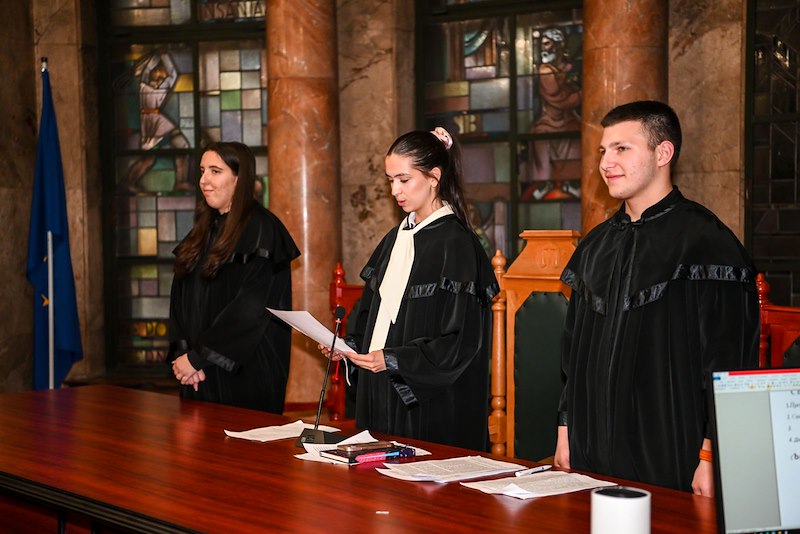 Ученици влязоха в ролите на съдии, прокурори и свидетели с