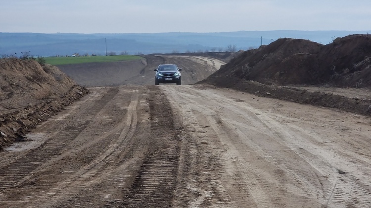 Изумителната цена на строителството е в участъка между Бяла и