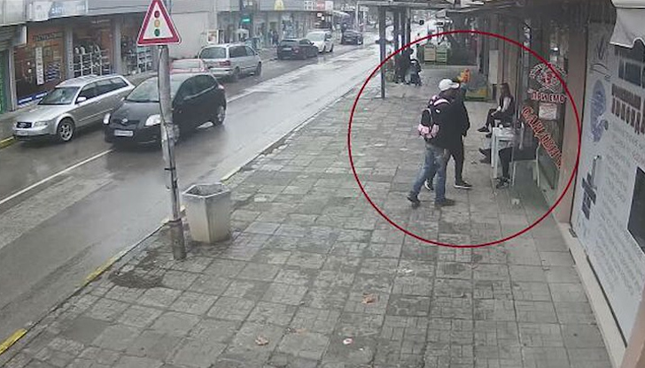 Полицията издирва двама мъже, заснети от охранителни камериДвама мъже извършиха