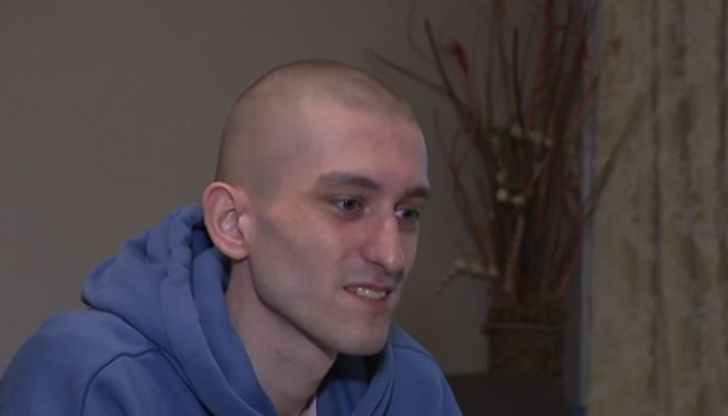 Младежът страда от рядка форма на онкологично заболяване, среща се