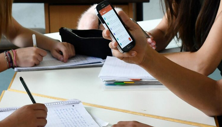 България обмисля забрана на смартфони в класните стаи България е