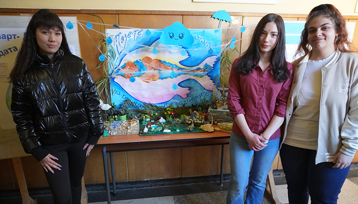 Рисунки, макети и викторина показват младежкия поглед към екологиятаМладежи от