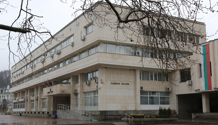 Обвиняемият е причинил смъртта на родителя си чрез множество удари,