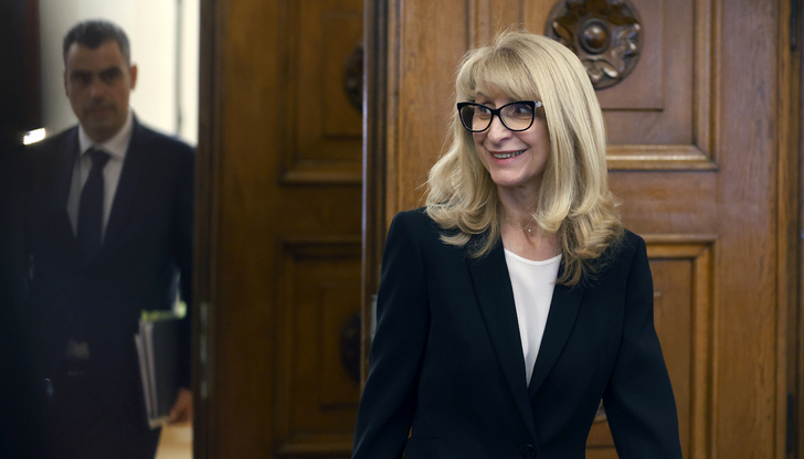 Ръководителят на контролния орган сама решила да си даде щедро