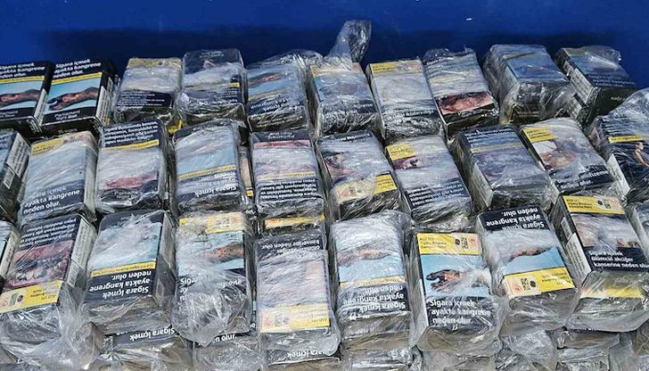 Цигарите са укрити в различни части на автомобила, включително в