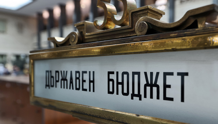 Адриан Николов: Държавните заплати, а не инфлацията, са опасност за