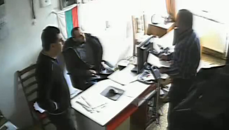 Кадрите показват как полицаи прикриват престъпления във ВелинградГражданското движение БОЕЦ