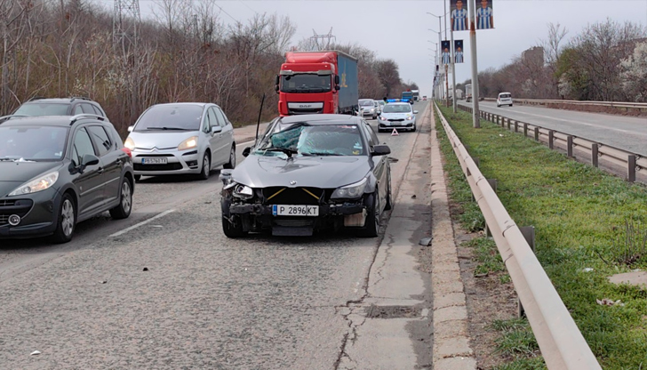 Катастрофата стана в посока към Дунав мостДнес, малко след 11:00